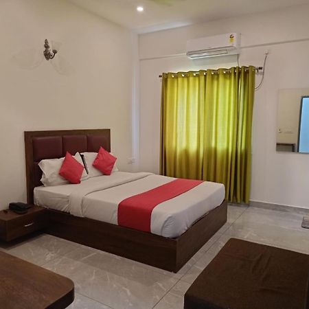 Hotel Dreams Inn Бенґалуру Екстер'єр фото